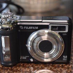 Fujifilm FinePix e900